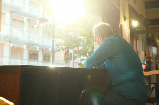 Light Exposure and Dementia Symptom Relief: Start by Checking Your Home Lighting — 4 Things You Can Do at Home
